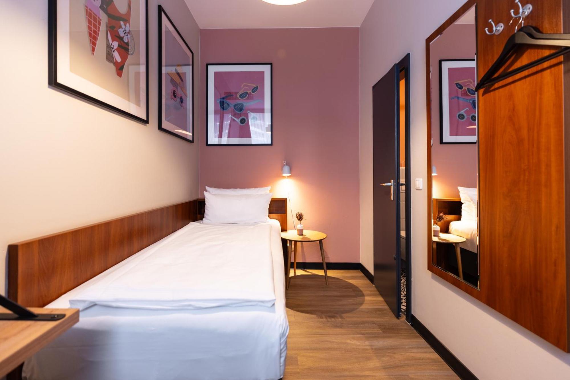 Cosy Single Room,1742605660:JPEG